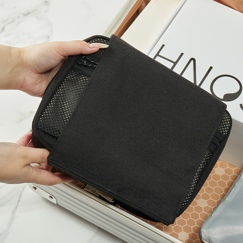 Factory Offer Oxford Durable Light Weight M Size Hanging Toiletry Bag with Flexible Mirror